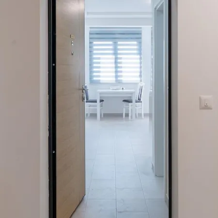 Crnjanski Paun L Apartment