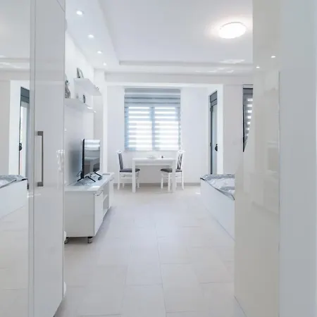 Crnjanski Paun L * 雅戈丁那